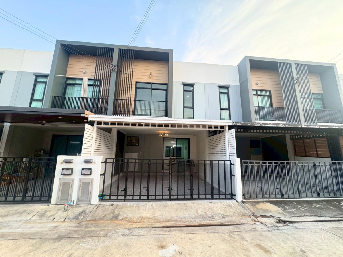 รูป  ทาวน์เฮ้าส์ รีโนเวทใหม่ ทำเลดี กว้าง หมู่บ้านแฮปปี้วิลล์ ดอนเมือง-เทิดราชัน  ถ.เทิดราชัน แขวงสีกัน ดอนเมือง ราคาถูก - รูปที่ 4/16