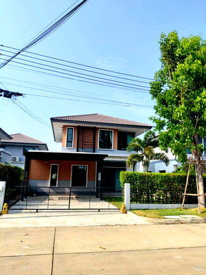 เช่าบ้านเดี่ยว ปทุมธานี : บ้านเดี่ยว 2 ชั้น คณาสิริ วงแหวน–ลำลูกกา 54 ตร.ว. 3 นอน 3 น้ำ มีห้องนอนชั้นล่าง