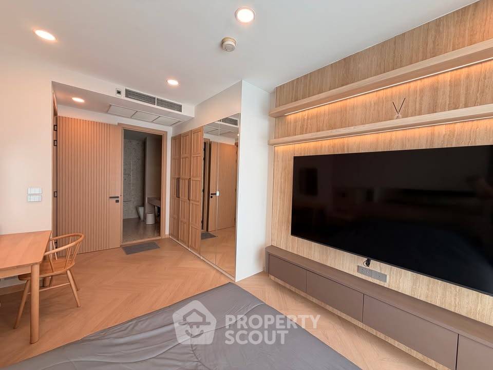 picture 2-BR 122 Sqm On 11th Floor At Chatrium Riverside Condo near BTS Saphan Taksin (ID 2863037) - 8/11