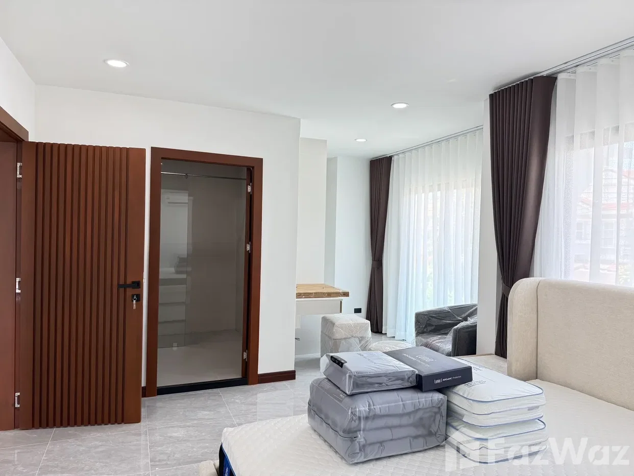 picture Luxury 2-Storey Villa with Private Swimming Pool – L&H 5962958 - 19/24