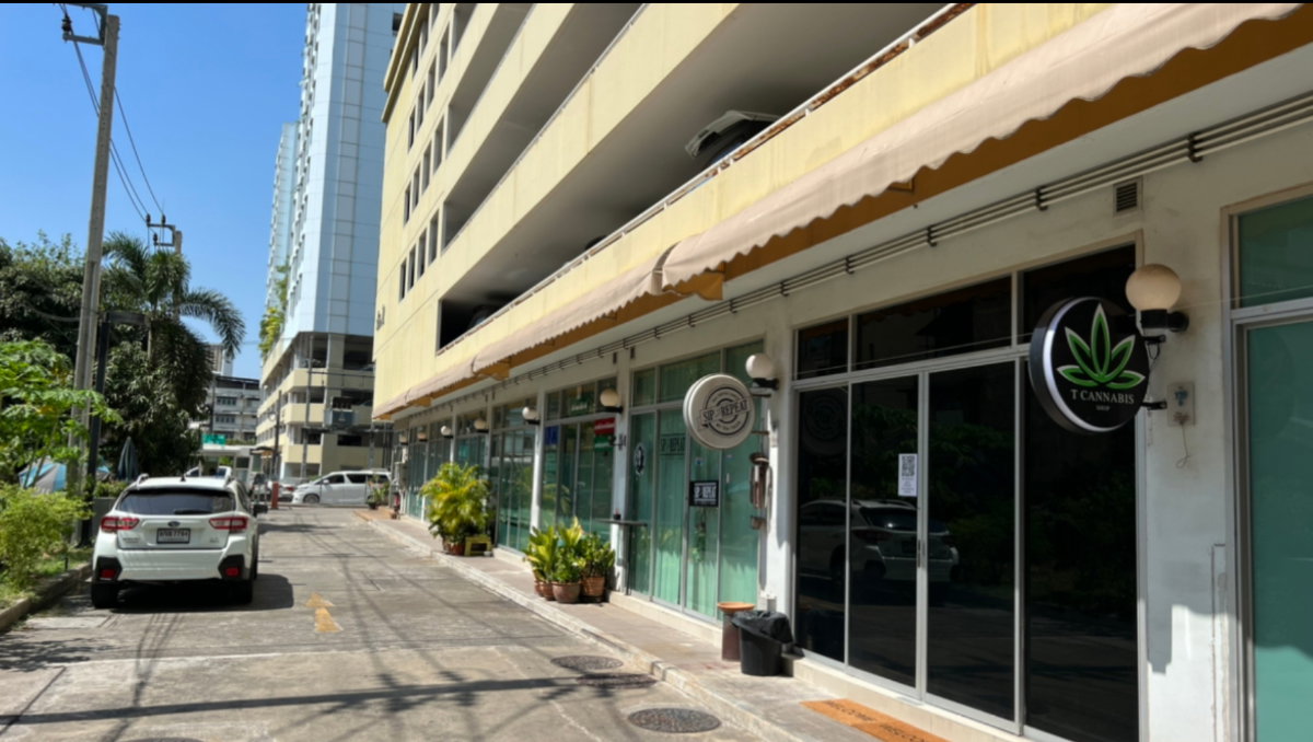รูป ให้เช่า ออฟฟิศ สำนักงาน 35 ตรม อยู่ด้านล่างคอนโด สามารถทำธุรกิจได้ ซ.เจริญกรุง 65 - รูปที่ 1/13