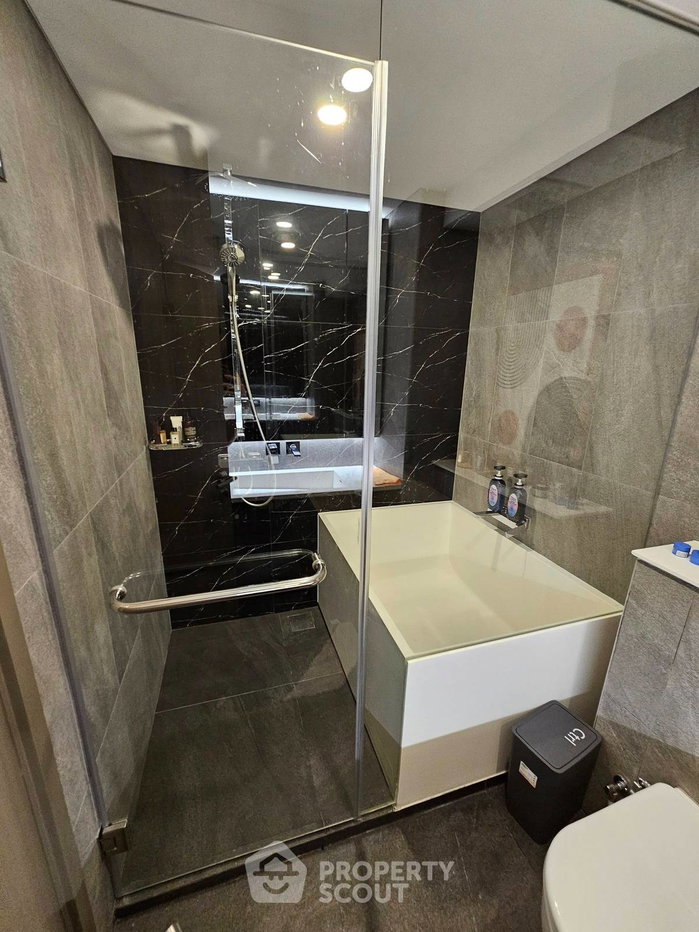 picture 2-BR Condo at Landmark @MRTA Station in Bang Kapi (ID 2864807) - 21/31