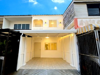 ทาวน์โฮม ถนนนวมินทร์ : S1200 🏡 ขายทาวน์เฮ้าส์ 2 ชั้น ใกล้ Fashion Island เพียง 2.19 ล้านบาท 💰
