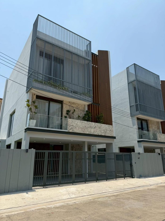 รูป [ขาย] บ้านเดี่ยวหรู 𝐏𝐑𝐄𝐄𝐂𝐇𝐀 รามคำแหง – กรุงเทพกรีฑา บ้านหลังใหญ่ ดีไซน์หรู พร้อมลิฟท์ส่วนตัว เชื่อมต่อ New CBD พระราม 9 เดินทางสะดวก - รูปที่ 3/67
