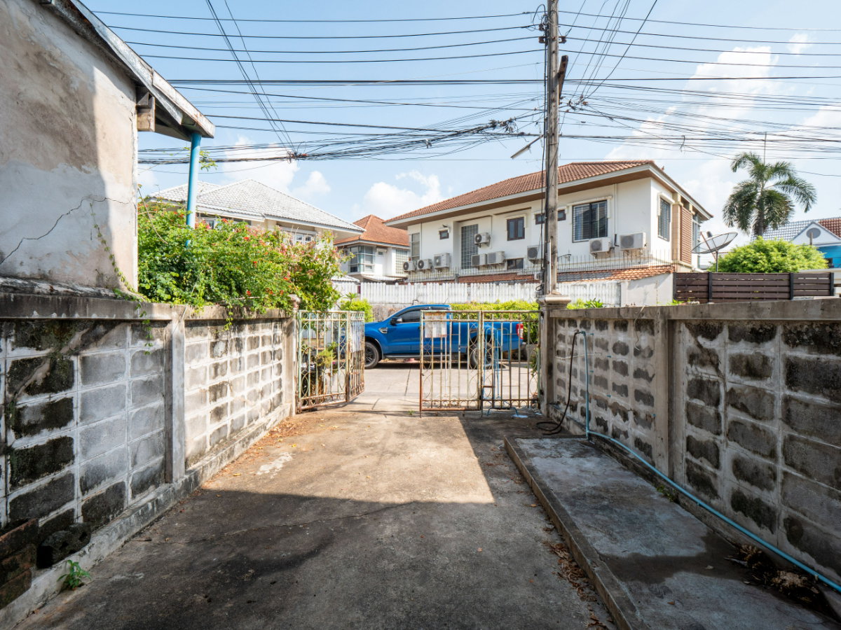 รูป #ขายบ้านทาวน์เฮาส์ ขนาด 20 ตรว. เพียง 1.5 ล้าน #ราคาดีที่สุดในโครงการ #หมู่บ้านมิตรอนันต์ ซอยรามอินทรา 34 แยก 21 เหมาะซื้อรีโนเวทใหม่ - รูปที่ 8/45