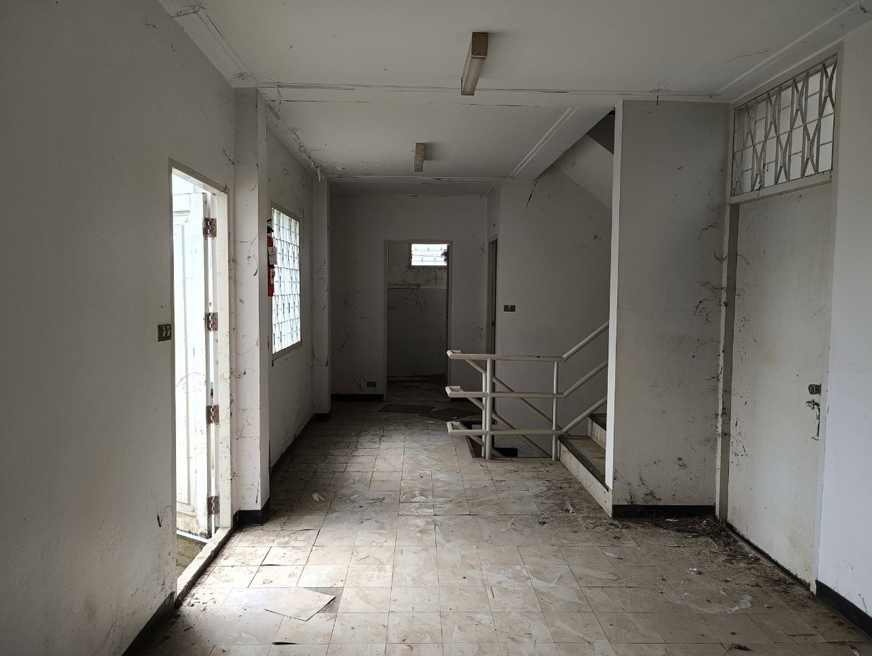 picture OFFICE 360 Sq.w. Sam Ngam Phichit for 17.5M - 8/12