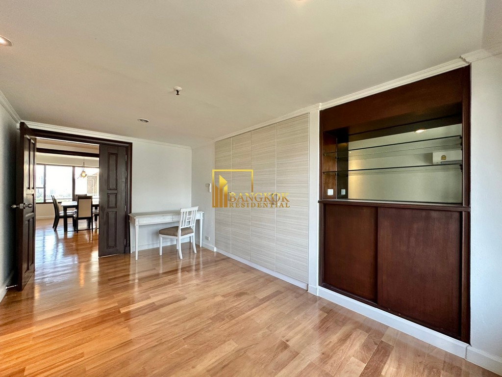 รูป Impressive 4 Bedroom Apartment in Asoke - BR0453AP - รูปที่ 28/49