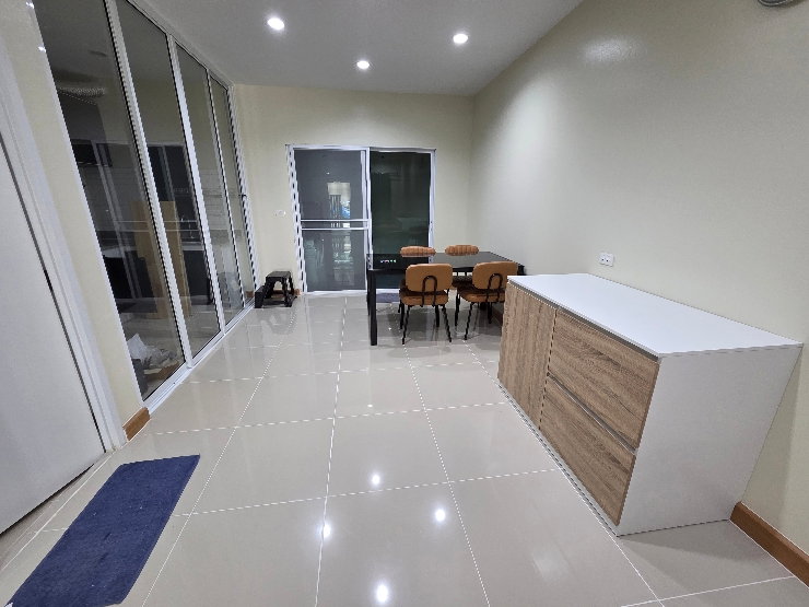 รูป 
ให้เช่าทาวโฮม 3 ชั้น วิลเลตซิตี้ พัฒนาการ 38 ขนาด 20 ตรว เพิ่งปรับปรุงใหม่ สภาพใหม่เอี่ยม 3นอน 3 น้ำ 2 ห้องนั่งเล่น - รูปที่ 6/26