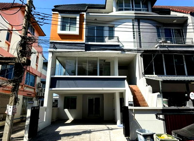 โฮมออฟฟิศ ถนนประชาอุทิศ ห้วยขวาง : S1204 🔥 โฮมออฟฟิศ 4 ชั้น รีโนเวทใหม่ ฟรีค่าส่วนกลาง เพียง 5,800,000 บาท 💰💸