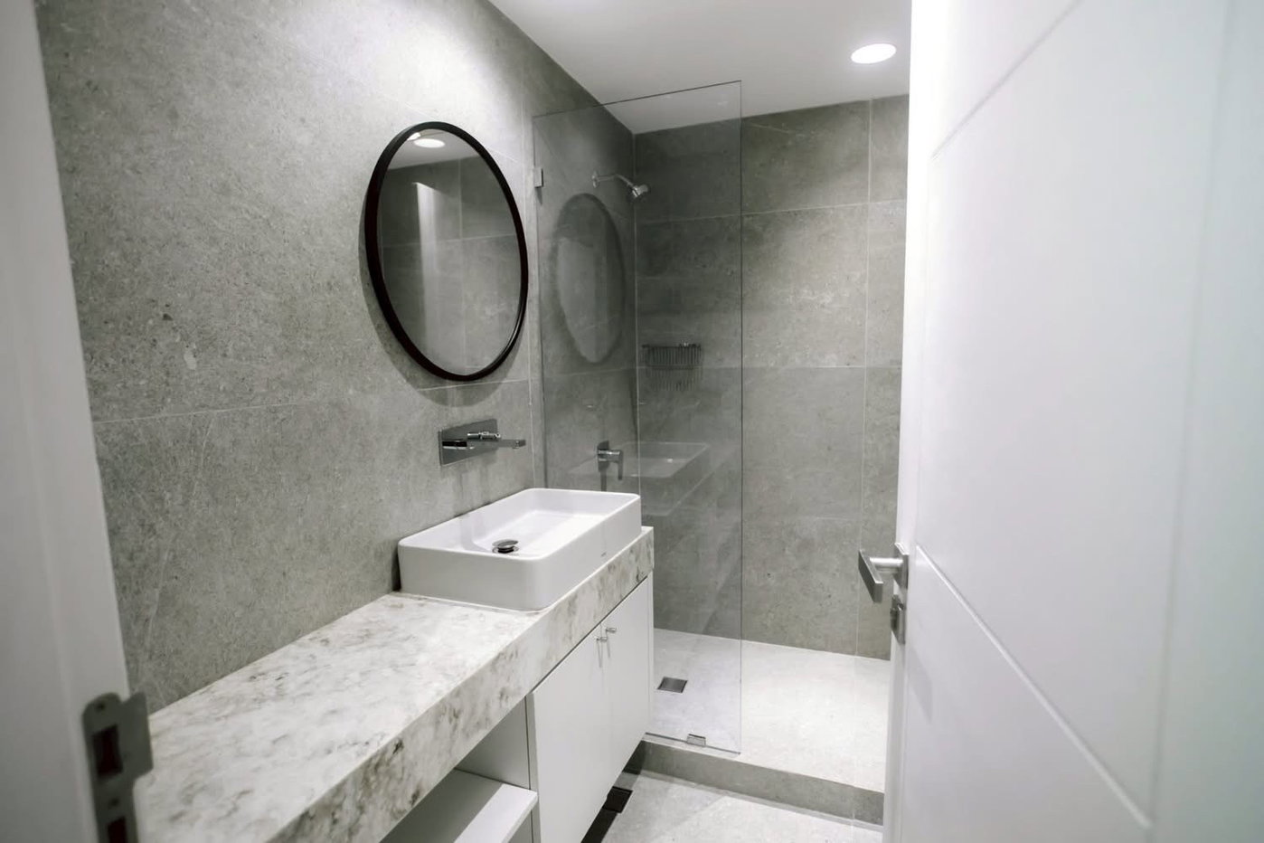 รูป LTH15264 Spacious Condo for Sale Phloen Chit | City Lifestyle Best Value | Near BTS Phloen Chit | 15.9 MB - รูปที่ 1/6