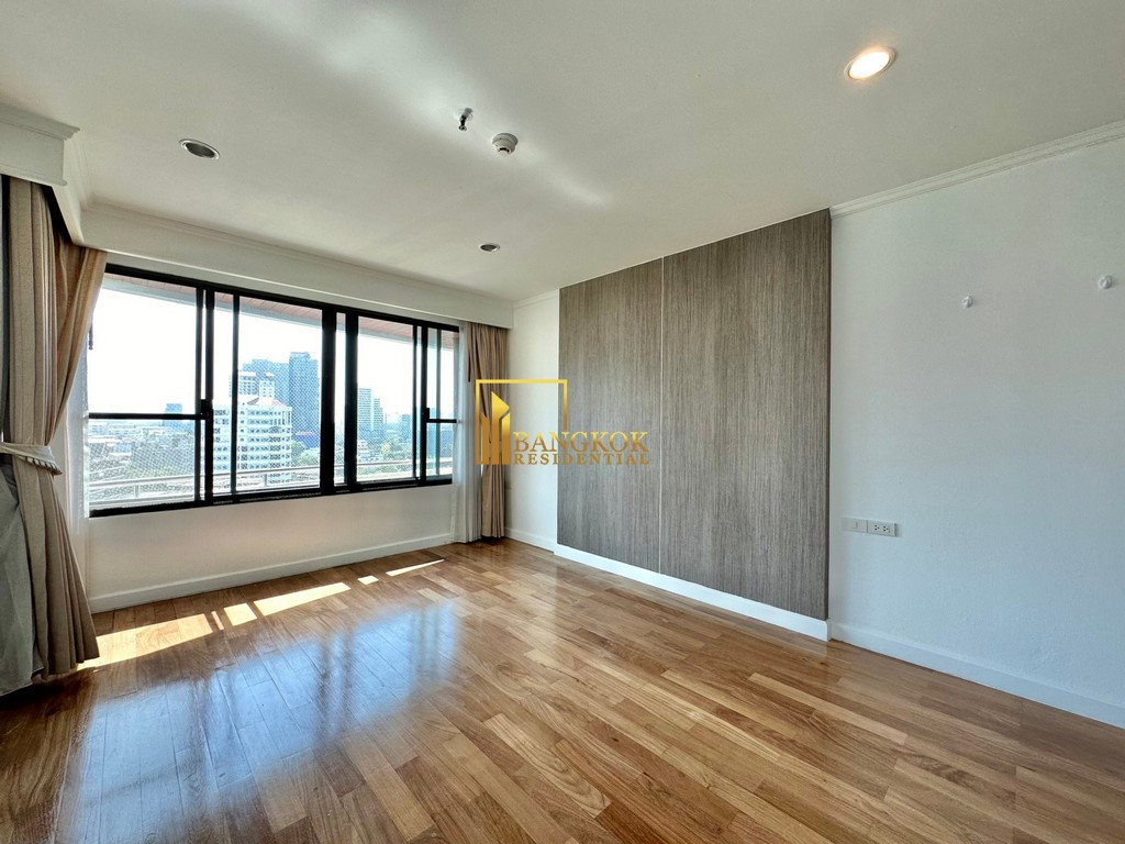 รูป Impressive 4 Bedroom Apartment in Asoke - BR0453AP - รูปที่ 32/49