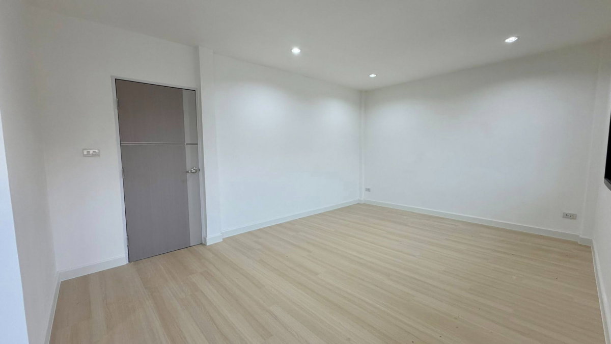 รูป R187 🌿 ขายด่วน บ้านเดี่ยว เลียบด่วน เอกมัย–รามอินทรา ทำเลฮอต! 🌿 ใกล้ Central EastVille  เพียง 8.69 ล้านบาท - รูปที่ 4/16