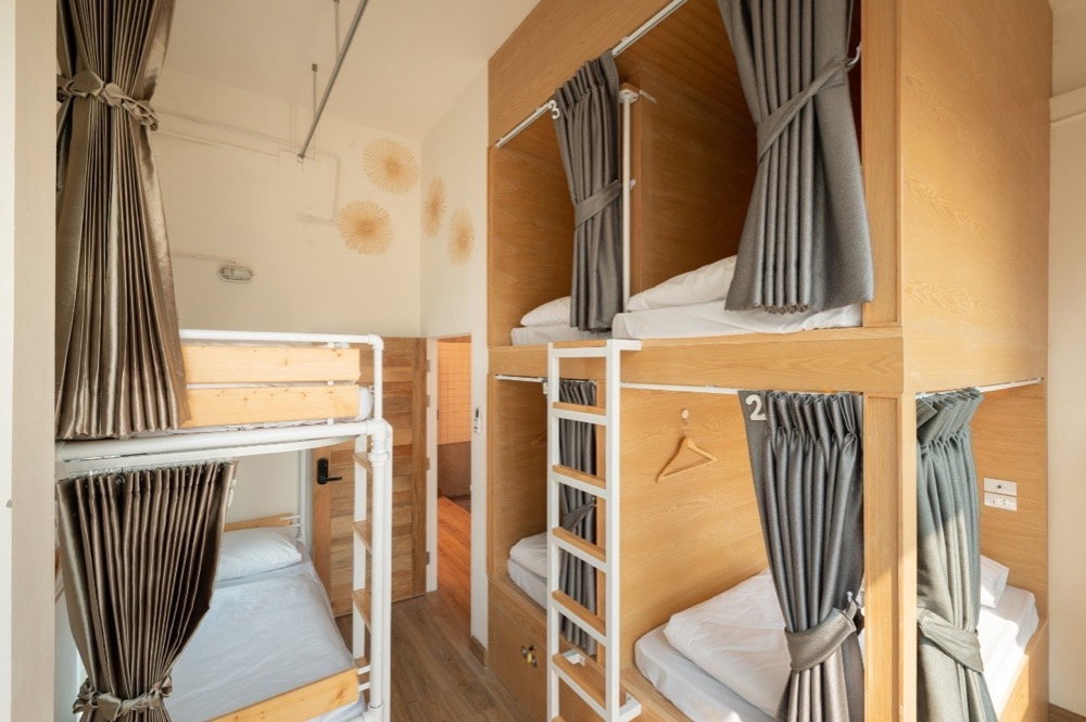 picture Shop house for rent on Ratchadaphisek Road, behind Esplanade. - 11/22