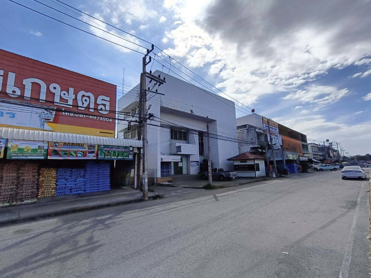 picture OFFICE 360 Sq.w. Sam Ngam Phichit for 17.5M - 5/12