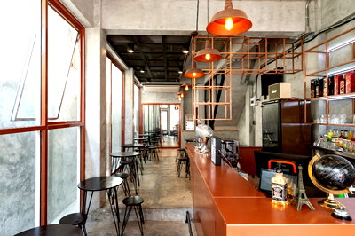 Shophouses for rent Bangkok : Shop house for rent on Ratchadaphisek Road, behind Esplanade.