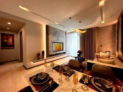Condos for sale : The Room Sukhumvit 38, 2 bedrooms, 2 bathrooms, with space for every function.