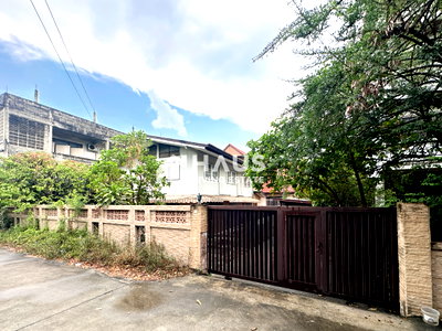 บ้านเดี่ยว ถนนประชาชื่น : 🚨 ของดีย่านประชาชื่น! หน้าโล่งสุดไพรเวท (พื้นที่กว้าง ใกล้ทางด่วน) 🔥 ขายบ้านพร้อมที่ดิน ซอยคลังมนตรี 🔥 / 4 ห้องนอน #HPCC044