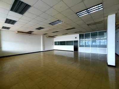สำนักงาน ราชบุรี : สำนักงาน 100 ตร.วา ถนนทรงพล บ้านโป่ง ราชบุรี 22M