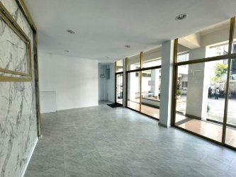 picture Shop space for rent Asoke  ** NO CO-AGENT ** - 3/5