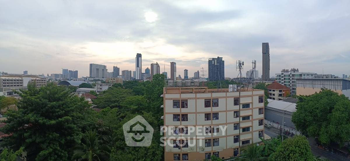 picture 1-Bedroom Condo At Chateau In Town Major Ratchayothin 2, 300m to BTS (ID 673564) - 4/13