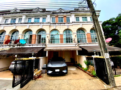 ทาวน์โฮมให้เช่า : ให้เช่าทาวน์โฮม 3 ชั้น Plus City Park Ekkamai - Ramintra นวลจันทร์ 32 บ้านเล่นระดับ เพดานสูง โปร่ง โล่ง ฟังก์ชันครบ พร้อมอยู่ ทำเลนวลจันทร์