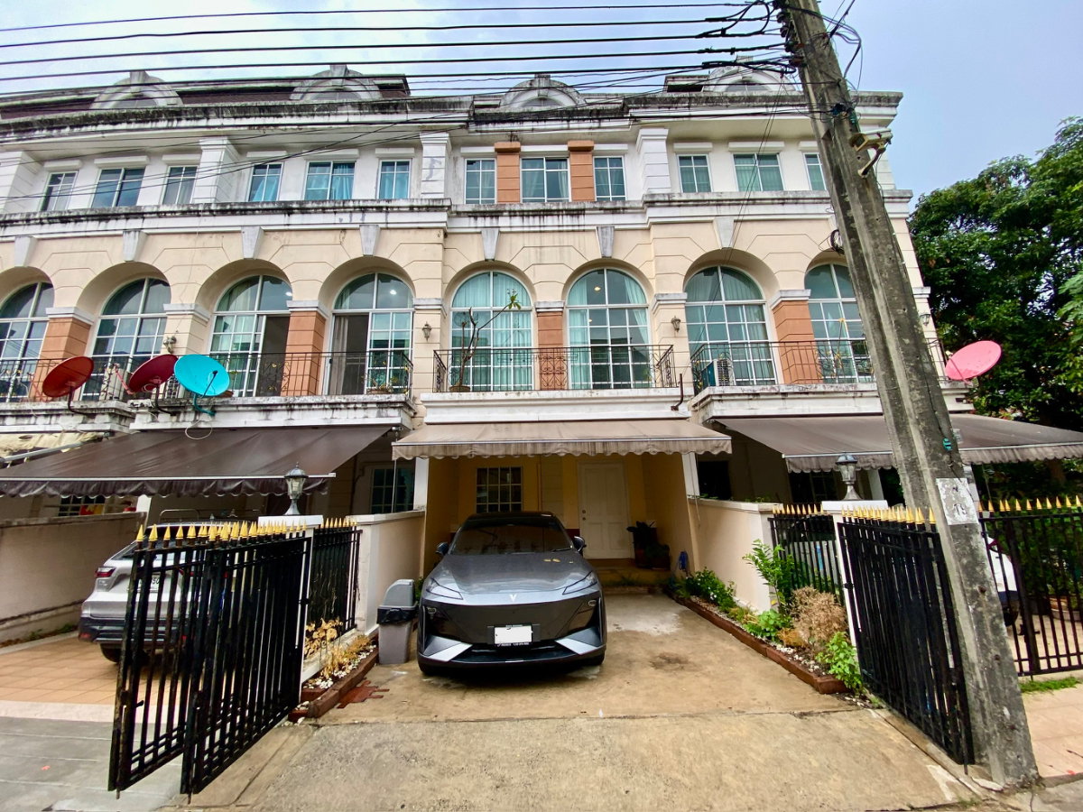 รูป ให้เช่าทาวน์โฮม 3 ชั้น Plus City Park Ekkamai - Ramintra นวลจันทร์ 32 บ้านเล่นระดับ เพดานสูง โปร่ง โล่ง ฟังก์ชันครบ พร้อมอยู่ ทำเลนวลจันทร์ - รูปที่ 1/32