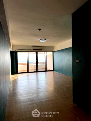 Condos for rent Sattahip Chonburi : Studio Condo at Sunshine Beach Condotel close to Pattaya (ID 2864849)