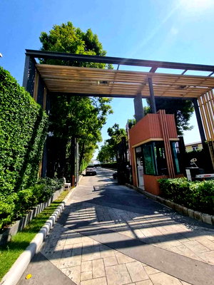 Houses for rent : For rent: Detached house, 54 sq.wa, 3 bedrooms, 5 bathrooms, Lumpini Suan Luang R.9  Price 99,000 baht. Contact: Tel. 0894282491, Line ID: jeabmona