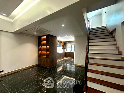 Townhouses for rent : 4-BR Townhouse at Regent 71 Place near BTS Phra Khanong (ID 2862293)