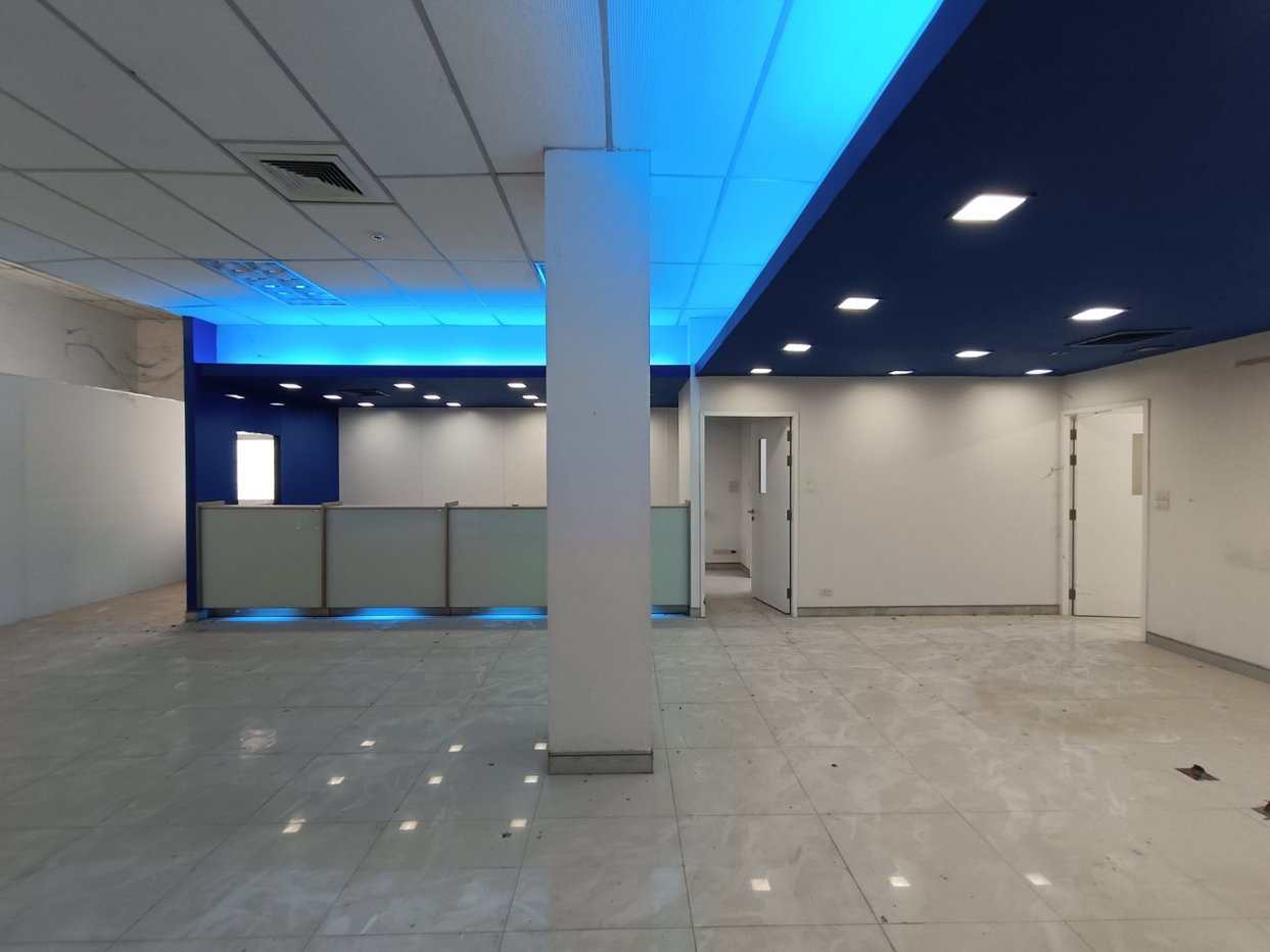 picture OFFICE 360 Sq.w. Sam Ngam Phichit for 17.5M - 1/12