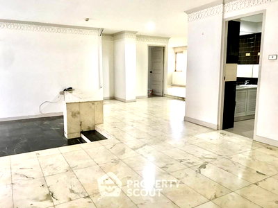 Condos for sale : 2-BR Condo at The Heritage Condominium near BTS Nana (ID 2733577)