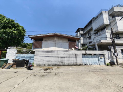 ให้เช่าบ้านเดี่ยวซอยปรีดี26 ใกล้ถนนใหญ่ ซอยพัฒนเวศม์3 เดินทางสะดวก ใกล้โรงเรียนอินเตอร์และแหล่งไลฟ์สไตล์ ตอบไว0649742441