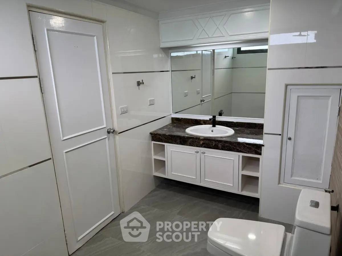 รูป คอนโด 3-ห้องนอน ที่ วัฒนา ไฮทส์ คอนโดมิเนียม ใกล้ MRT สุขุมวิท (ID 2866749) - รูปที่ 19/20