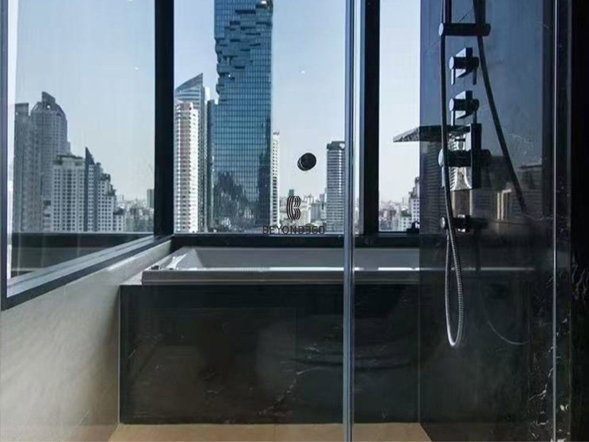 picture Ashton Silom   🌟PN-00005041🌟 - 20/31