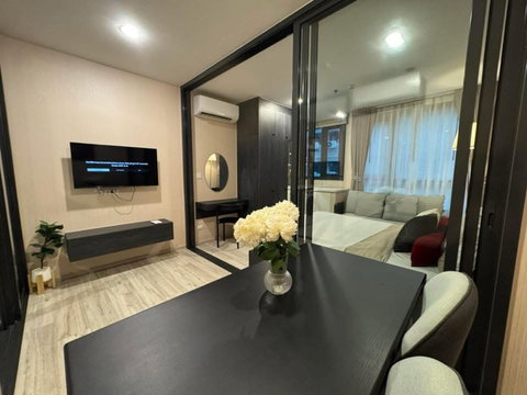 XT Huaikhwang (1Bed 1Bath) Full furnished 30 Sqm. Rent 17,000/month▫️Line: @sanhaproperty📲095-6922871