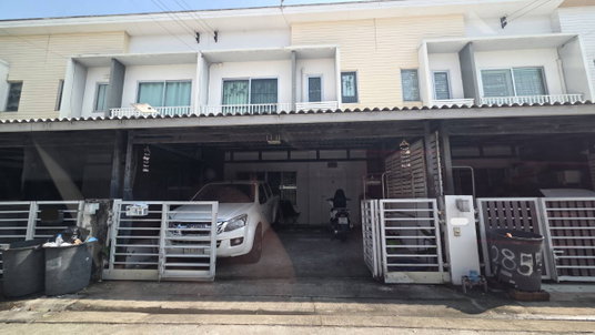 2-Story Townhome with 3 Bedrooms, 2 Bathrooms, 2 Parking Spaces. Easy commute, close to Don Mueang Airport and expressways, only 2.4 MB (310AGJD)