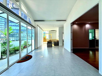 Apartment building for rent BTS Thong Lo (Thong Lor) : Renovated 3 Bedroom Apartment For Rent in Thonglor Area - BR21404AP