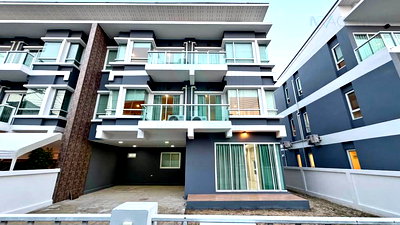 Townhouses for rent Bangkok : 📌 For Rent 3-story Townhouse MODERN LIFE ON NUT 46 4 bedroom 5 bathroom