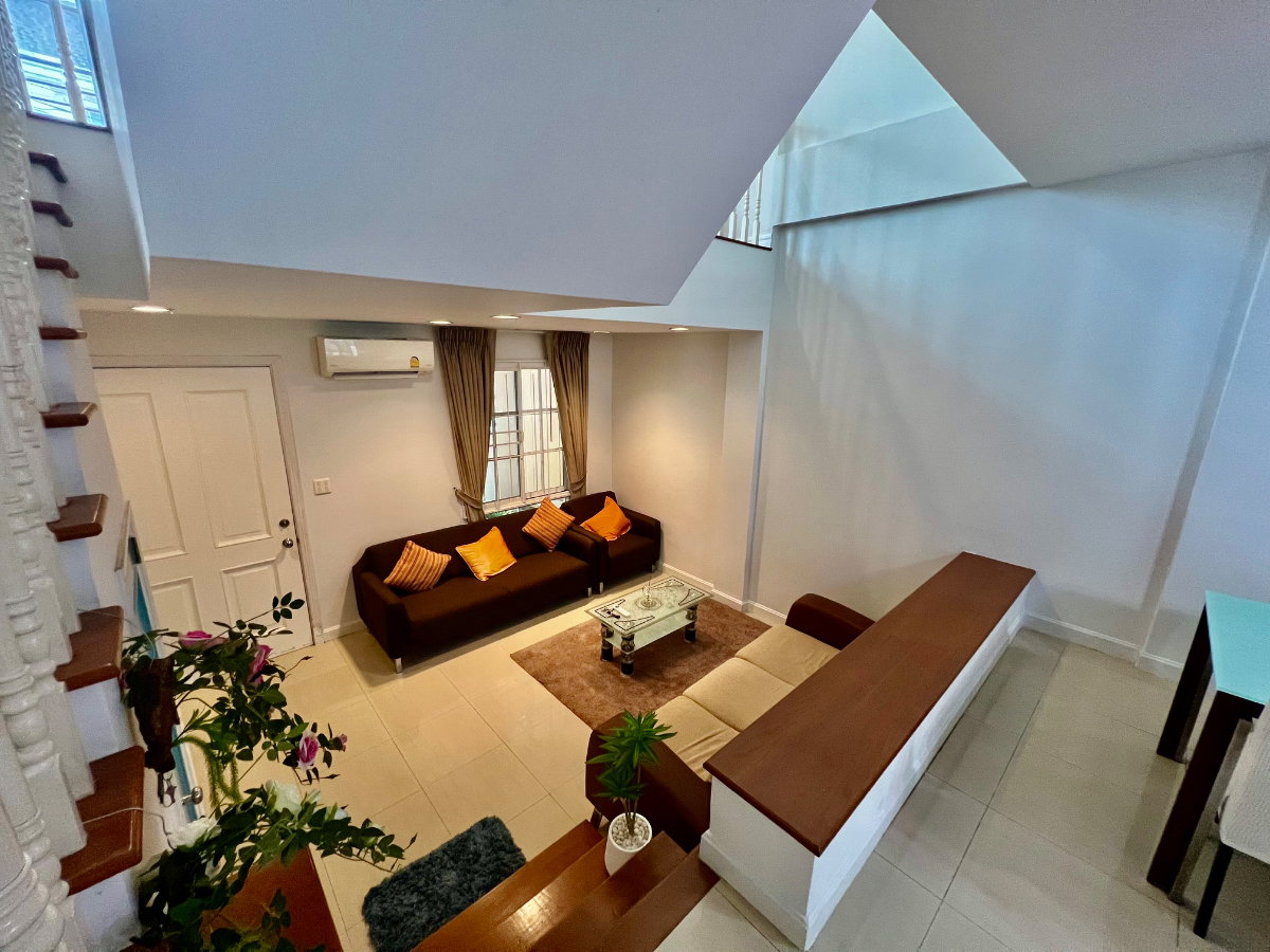 รูป ให้เช่าทาวน์โฮม 3 ชั้น Plus City Park Ekkamai - Ramintra นวลจันทร์ 32 บ้านเล่นระดับ เพดานสูง โปร่ง โล่ง ฟังก์ชันครบ พร้อมอยู่ ทำเลนวลจันทร์ - รูปที่ 13/32