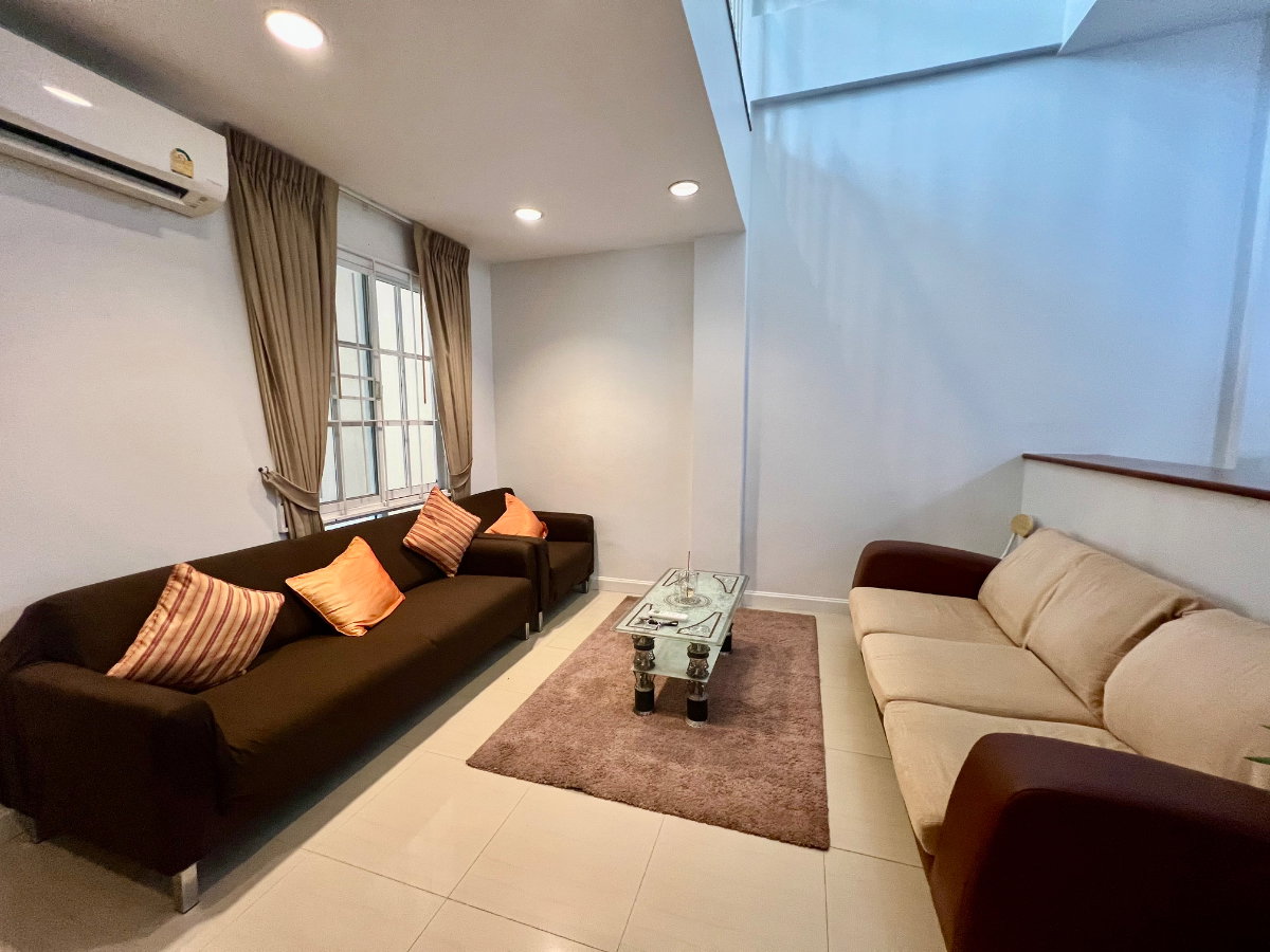 รูป ให้เช่าทาวน์โฮม 3 ชั้น Plus City Park Ekkamai - Ramintra นวลจันทร์ 32 บ้านเล่นระดับ เพดานสูง โปร่ง โล่ง ฟังก์ชันครบ พร้อมอยู่ ทำเลนวลจันทร์ - รูปที่ 4/32