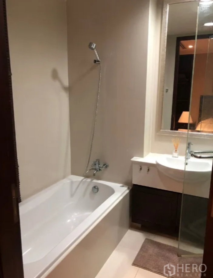 รูป For rent 2 Bedroom Condominium in The Oleander in Watthana, Bangkok BTS Nana BRE10993 - รูปที่ 9/9