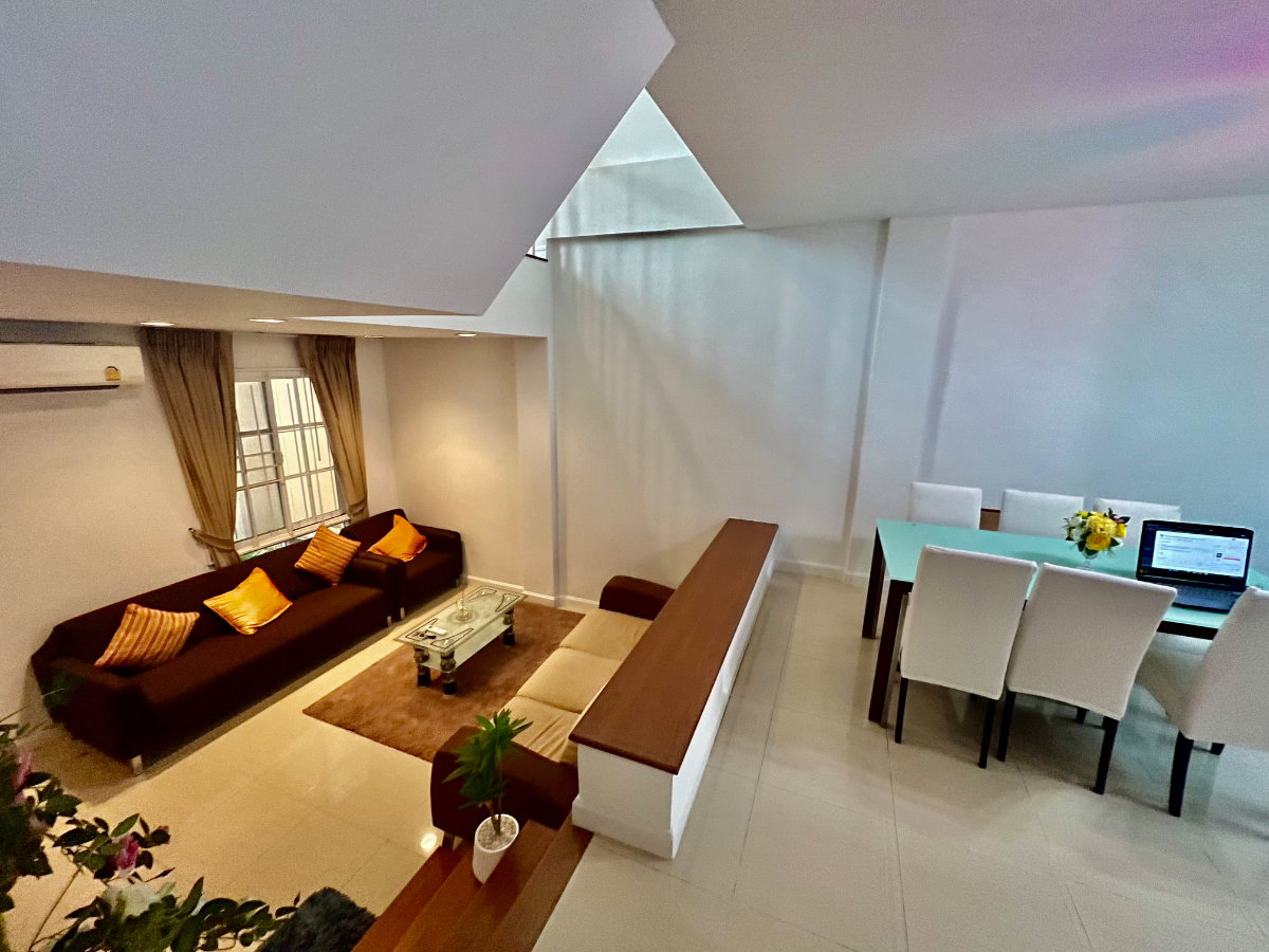 รูป ให้เช่าทาวน์โฮม 3 ชั้น Plus City Park Ekkamai - Ramintra นวลจันทร์ 32 บ้านเล่นระดับ เพดานสูง โปร่ง โล่ง ฟังก์ชันครบ พร้อมอยู่ ทำเลนวลจันทร์ - รูปที่ 12/32