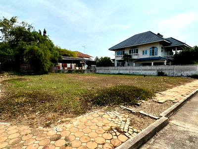 ที่ดิน ชลบุรี : ขายที่ดินเปล่าในโครงการ สามมุขธานี รอยัลสามมุข ขนาดที่ดิน 134 ตรว. แปลงมุมสวย ใกล้หาดบางแสน