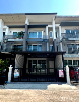 Townhouses for rent : For Rent 3 Bedroom Townhouse in Town Avenue Rama 9 in Hua Mak, Bang Kapi, Bangkok HRE00453