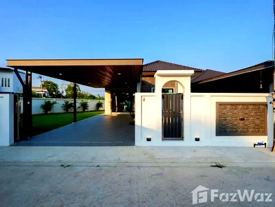 Houses for sale Bang Lamung Chonburi : Spacious Corner House Near Sukhumvit 6239013