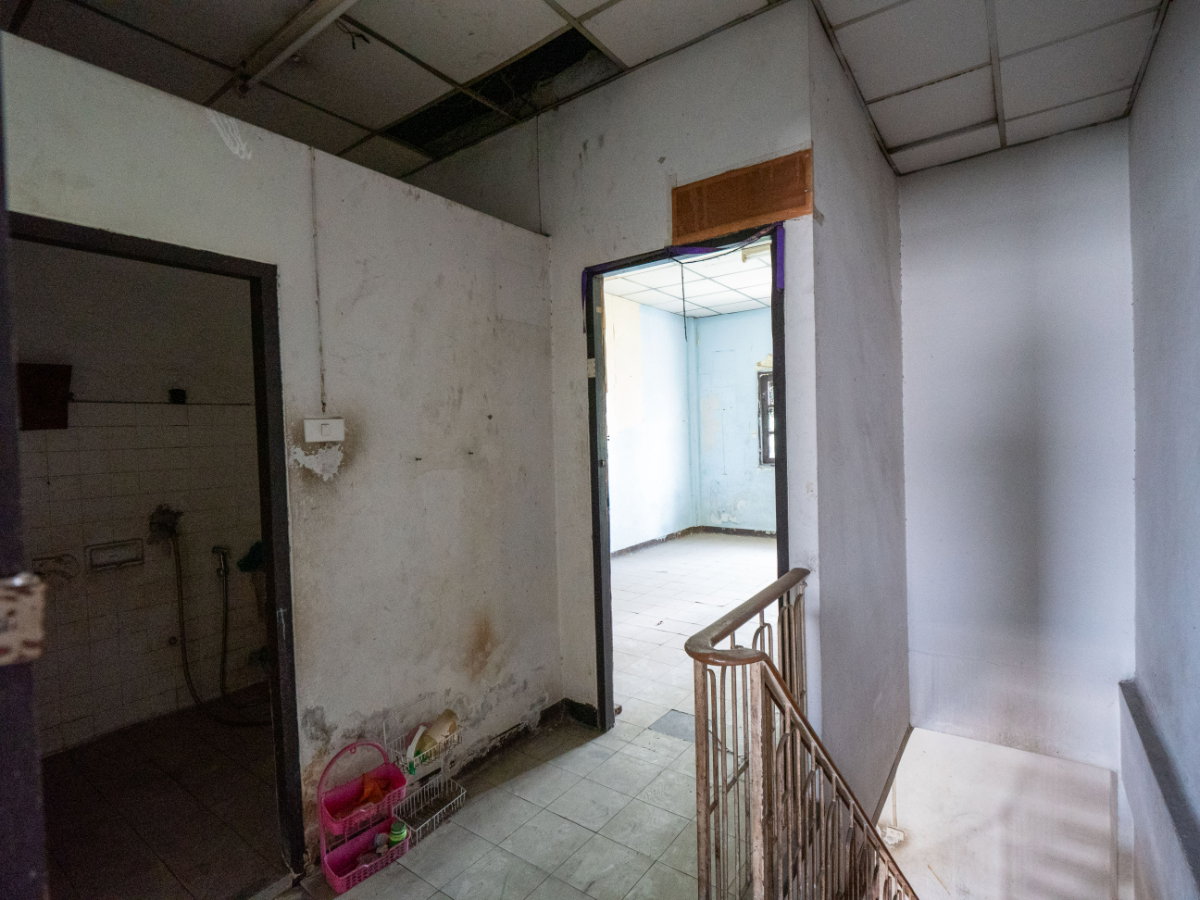 รูป #ขายบ้านทาวน์เฮาส์ ขนาด 20 ตรว. เพียง 1.5 ล้าน #ราคาดีที่สุดในโครงการ #หมู่บ้านมิตรอนันต์ ซอยรามอินทรา 34 แยก 21 เหมาะซื้อรีโนเวทใหม่ - รูปที่ 28/45