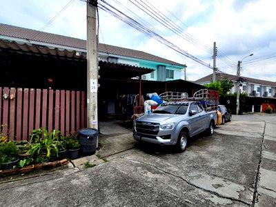 Townhouses for sale V Market Lat Krabang : TOWN HOUSE 22.6 Sq.w. Lat Krabang Bangkok for 1.6M