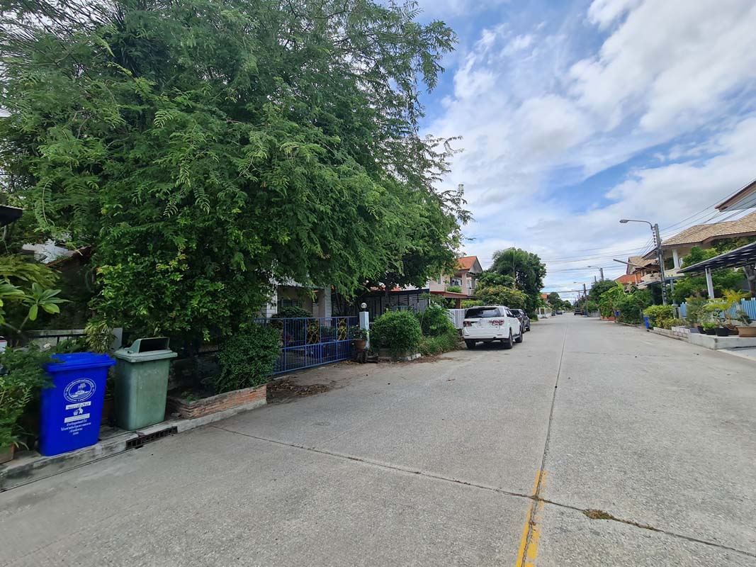 picture HOME 55.7 Sq.w. Bang Sao Thong Samut Prakarn for 2.5M - 1/2