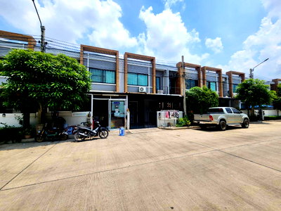 ทาวน์โฮม ถนนสะพานนทบุรี-บางบัวทอง : ทาวน์เฮ้าส์ 20.7 ตร.วา เปี่ยมสุข เอสเกต แจ้งวัฒนะ-กาญจนาภิเษก บางบัวทอง นนทบุรี 2.3M