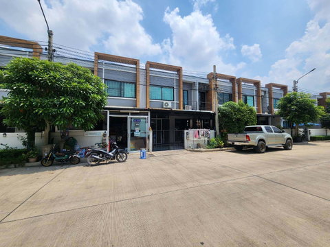 ทาวน์เฮ้าส์ 20.7 ตร.วา เปี่ยมสุข เอสเกต แจ้งวัฒนะ-กาญจนาภิเษก บางบัวทอง นนทบุรี 2.3M